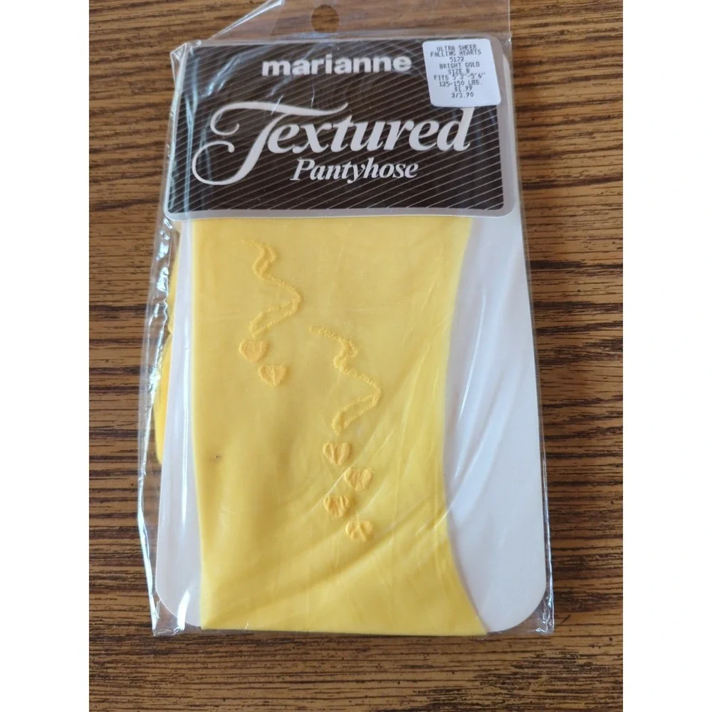 New Vintage Marianne‎ Textured Pantyhose Size B Sheer Falling Hearts Bright Gold